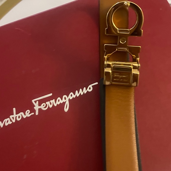 Ferragamo Gancini Slim Leather Belt - (L)